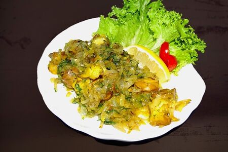 Рапаны с луком и зеленью