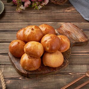 Фуршетные пирожки с черной смородиной