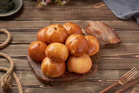 Фуршетные пирожки с черной смородиной