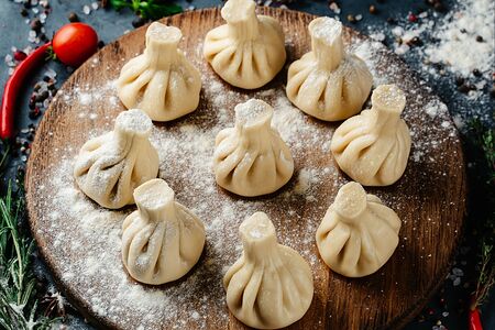 Хинкали с курицей и копченым сыром