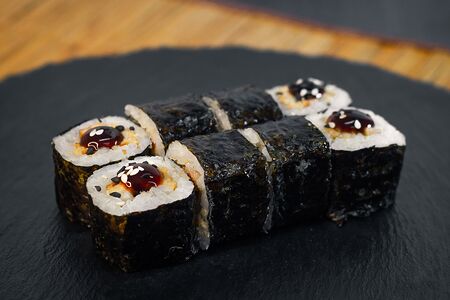 Ролл с угрем