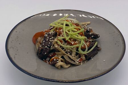 Удон с телятиной в перечном соусе