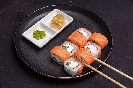 Ролл филадельфия с огурцом