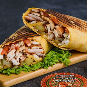 Шаурма в сырном лаваше на углях