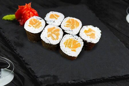 Ролл с лососем