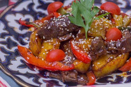 Жареха с овощами с говядиной