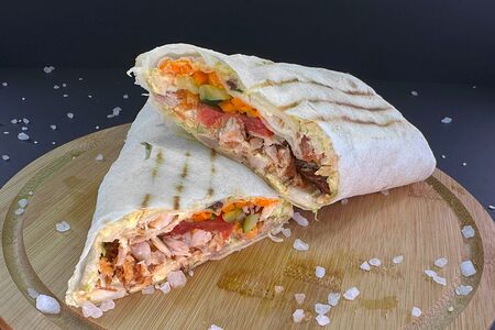 Шаурма в лаваше с курицей халяль