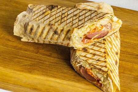 Двойной хот-дог в лаваше