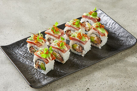 Тунец, авокадо, юдзу майо, васаби-соус