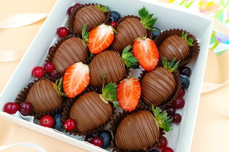 Клубника в шоколаде Callebaut №136