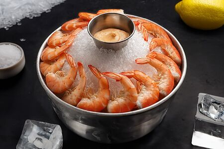 Королевские креветки на льду