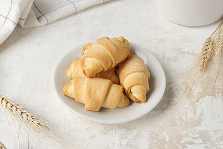 Рогалик с вишней