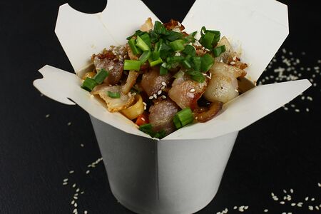 Вок с беконом