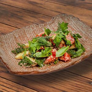 Грузинский с ореховой заправкой