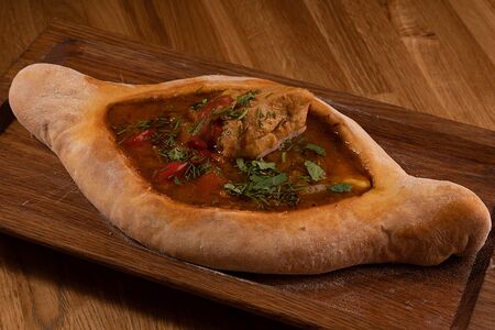 Хачапури с чахохбили с курицей и сулугуни