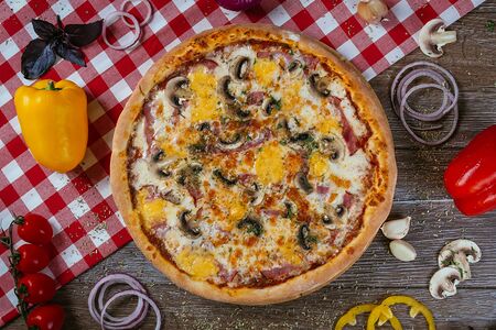 Пицца Фунги с ветчиной и грибами