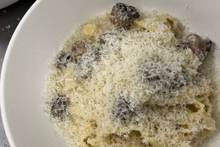 Паста качо э пепе с трюфелем и грибами