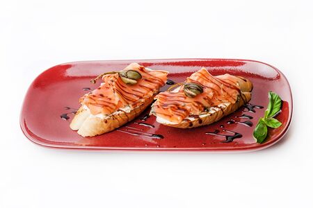 Дуэт брускетт с лососем