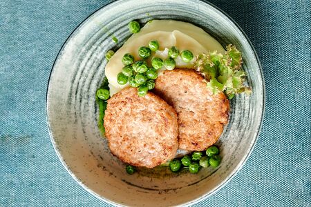 Котлеты куриные с картофельным пюре