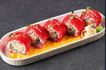 Калифорния с крабом и соусом чили-манго