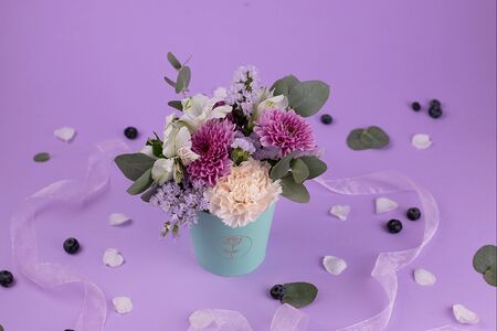 Букет цветов Неожиданный сюрприз в стакане