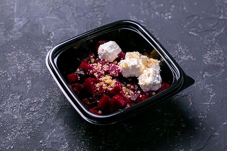 Салат со свеклой и сыром сиртаки