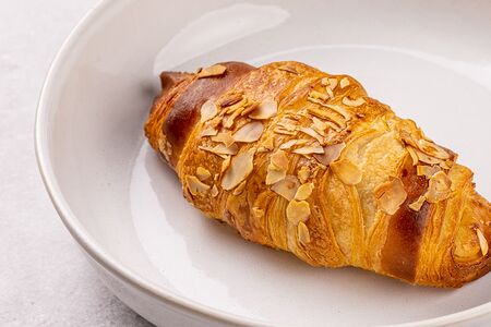 Круассан миндальный