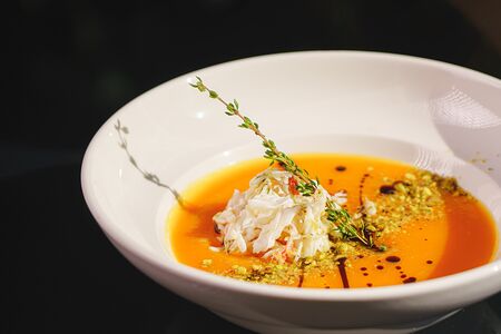 Сливочный крем суп из тыквы и батата с камчатским крабом