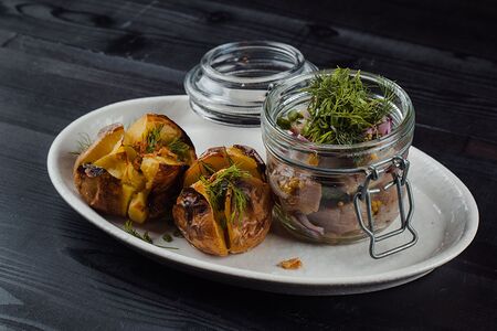 Сельдь с запеченным картофелем