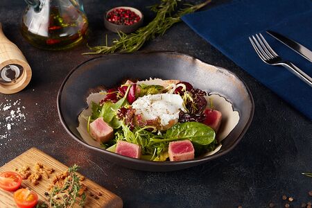 С тунцом Татаки и горчично-медовым соусом