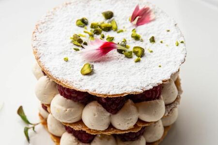 Десерт Мильфей с малиной