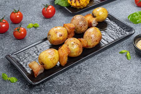 Картошка молодая с салом