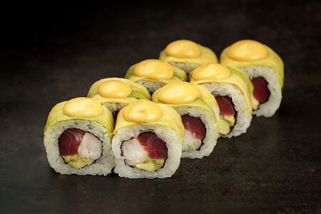 Ролл Креветка, тунец и авокадо