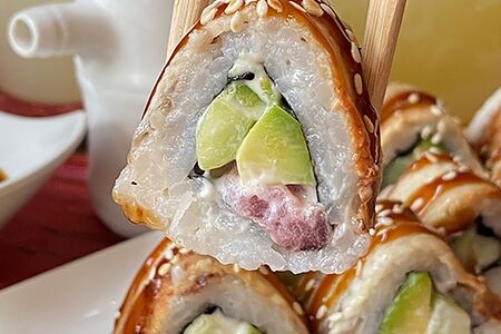 Ролл Пирамида с угрём