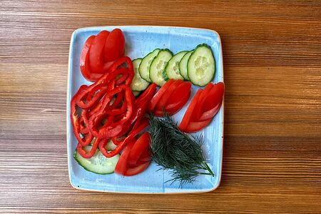 Тарелка свежих овощей