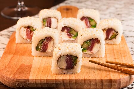 Ролл Канада с тунцом