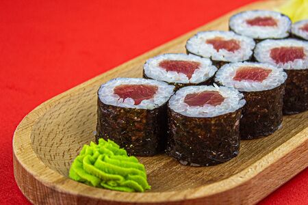 Ролл Маки с тунцом