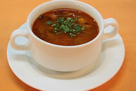 Щи из квашеной капусты с грибами