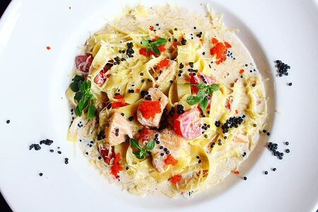 Феттуччине с лососем в сливочном соусе