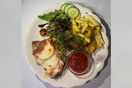 Куриный стейк под сыром