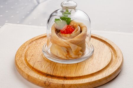 Блинчики с маслом и красной икрой