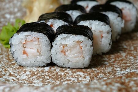 Маки с креветкой