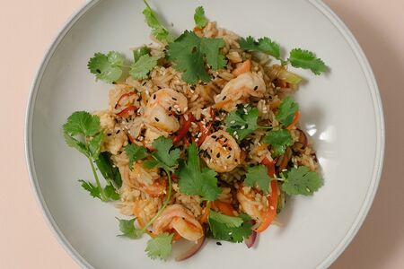 Рис с яйцом и креветками