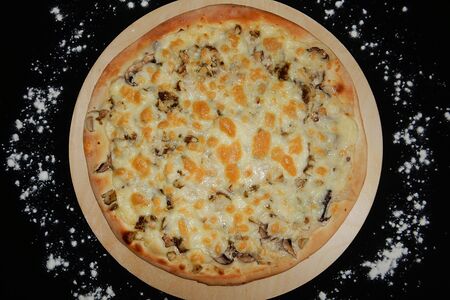 Пицца с курицей и грибами сливочная основа