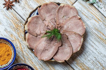 Язык отварной