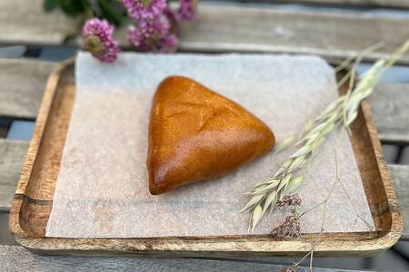 Пирог с яблоком и изюмом