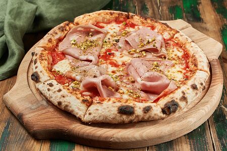 С мортаделлой и фисташками