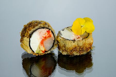 Жареный ролл с гребешком