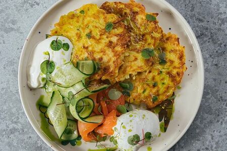 Картофельные драники с лососем