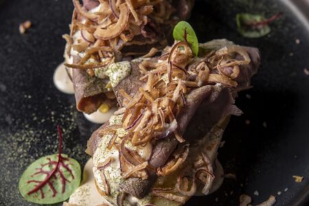 Запеченный картофель с ростбифом